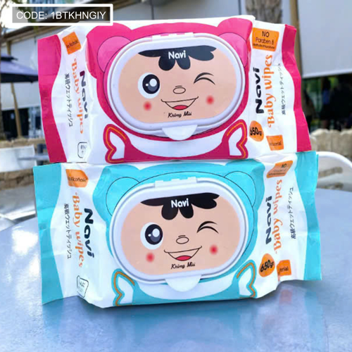Hai phiên bản màu bao bì với thiết kế nắp bật tiện rút khăn.