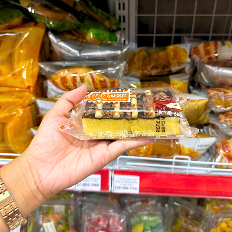 1 Cái Bánh Bông Lan Phủ Hạt Phỉ OBALAB Vị Socola 68g