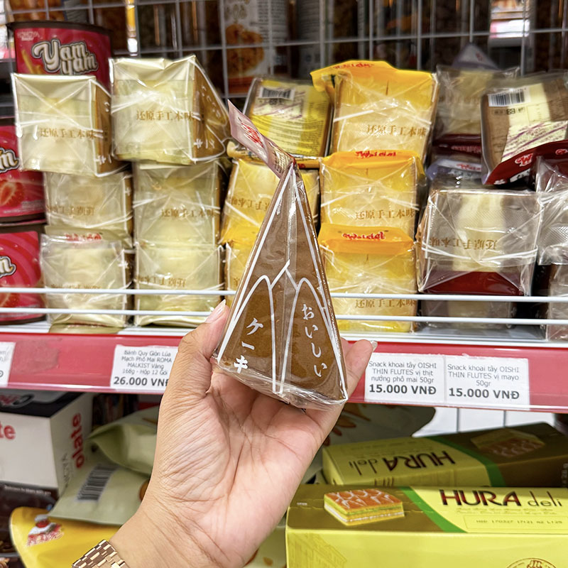 Dáng bánh tam giác nhỏ gọn, tiện cầm tay