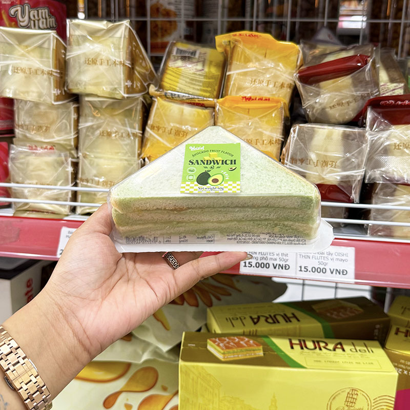 Góc nghiêng cho thấy các lớp bánh và phần nhân bên trong