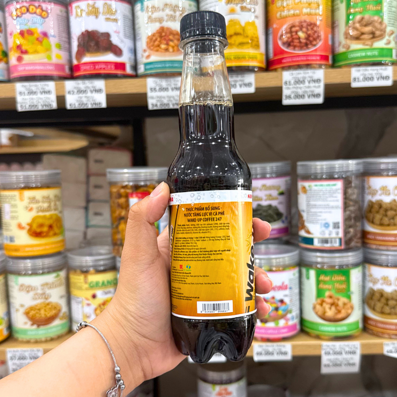 Mặt sau chai với phần thông tin sản phẩm