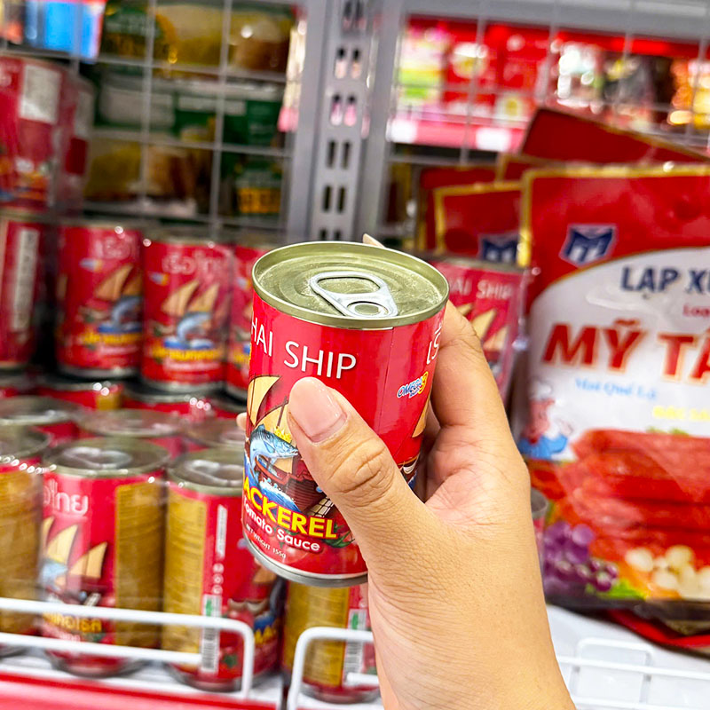 Nắp giật tiện mở, phù hợp dùng nhanh trong bữa ăn hằng ngày