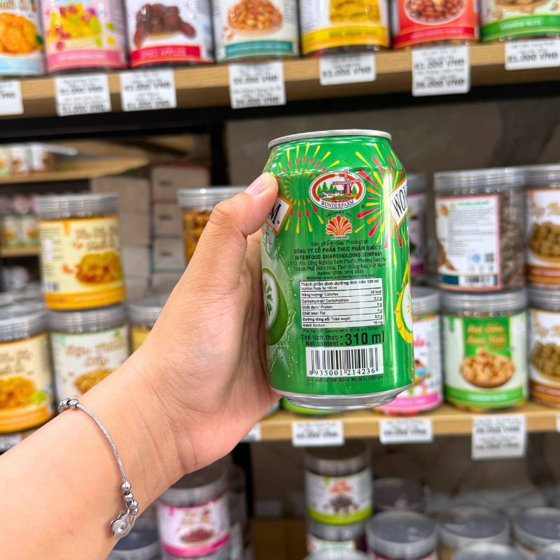 Mặt sau lon thể hiện dung tích 310ml và mã vạch