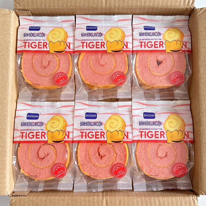 Cận cảnh nhóm bánh màu hồng trong thùng 18 cái