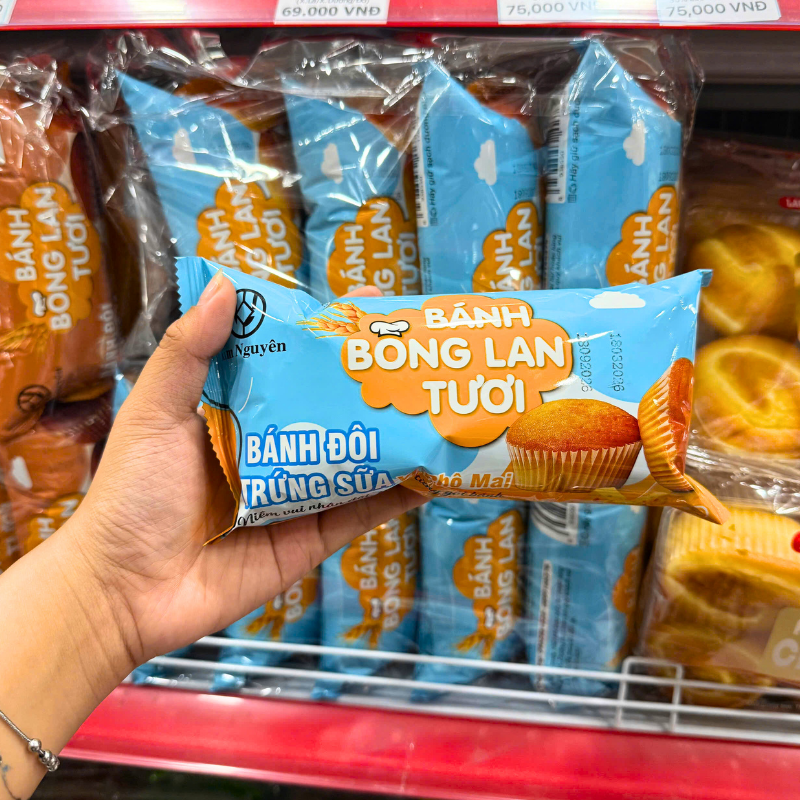 Mặt trước gói bánh với vị phô mai và dạng bánh đôi