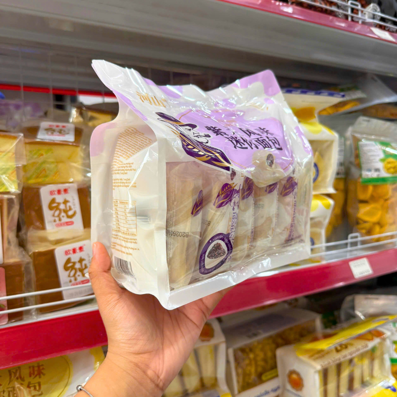 Thiết kế túi lớn chứa các bánh mini bên trong
