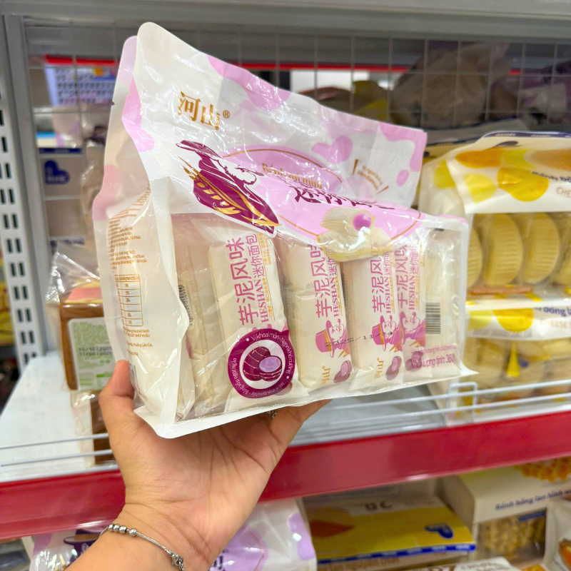 Thùng 12 Bịch Bánh Mì Sữa Chua Mini Ông Già HESHAN Vị Khoai Môn 360g
