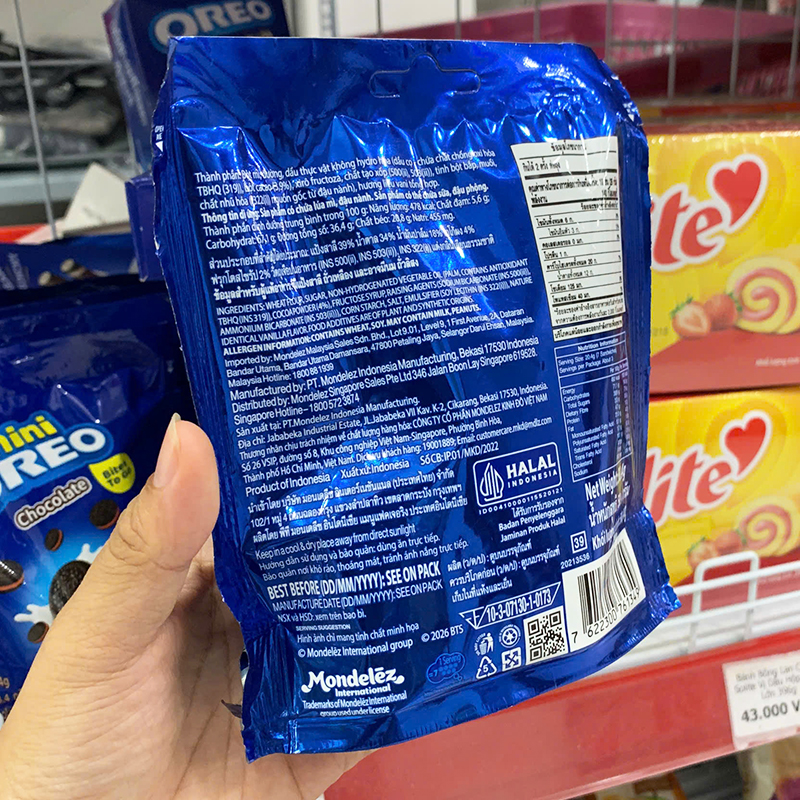 Mặt sau bao bì với phần thông tin sản phẩm và bảng dinh dưỡng