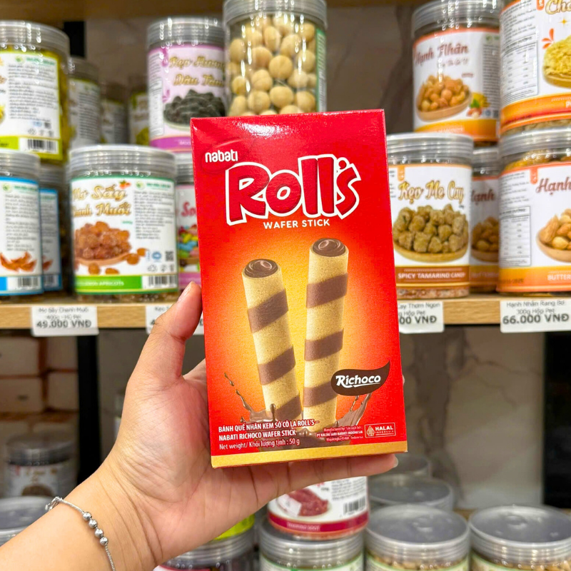2 Hộp Bánh Ống Quế NABATI ROLL'S Nhân Kem Socola 50g