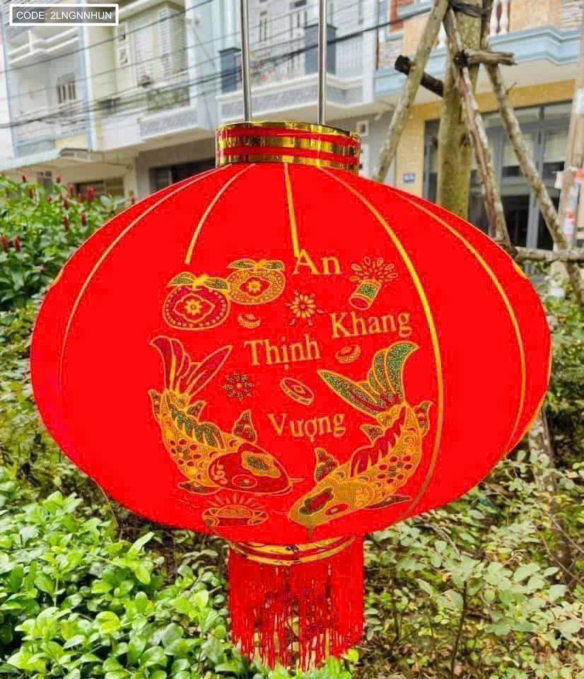 Mặt trang trí khác với chữ chúc năm mới và họa tiết cá chép