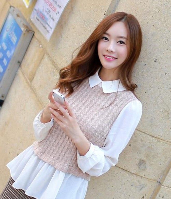 Áo len đó có màu tối hay sáng thì set đồ này cũng đều làm cho bạn thanh lịch và trẻ trung hơn đấy nhé!