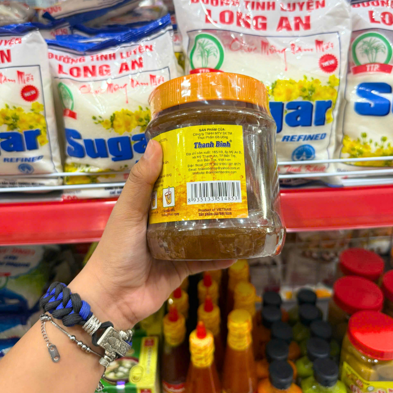 Mặt sau hũ có mã vạch và thông tin hàng hóa