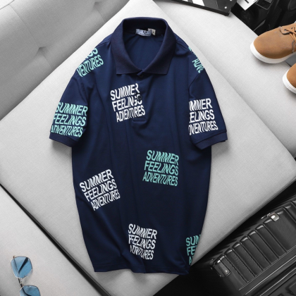 Phiên bản màu xanh navy trong bối cảnh phối đồ casual