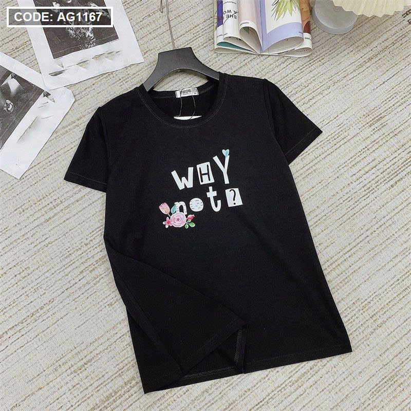Mẫu áo màu đen với hình in phía trước