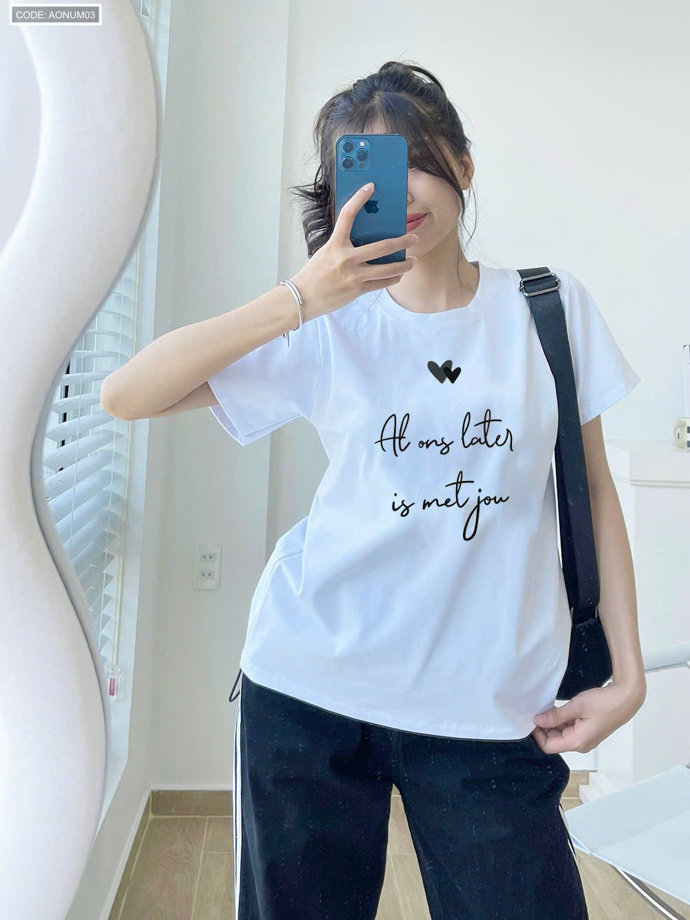 Mẫu áo trắng cổ tròn tay ngắn với thiết kế tối giản