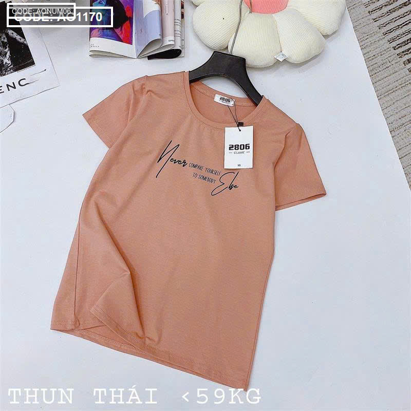 Phiên bản tông cam đào với họa tiết chữ trước ngực
