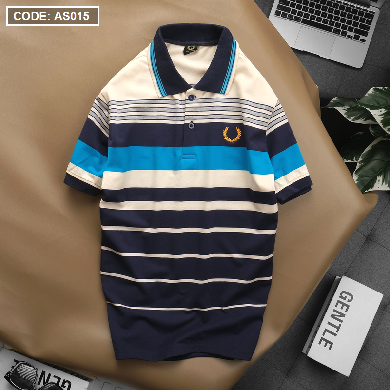 Ảnh flatlay làm rõ phối sọc ngang và phần cổ áo