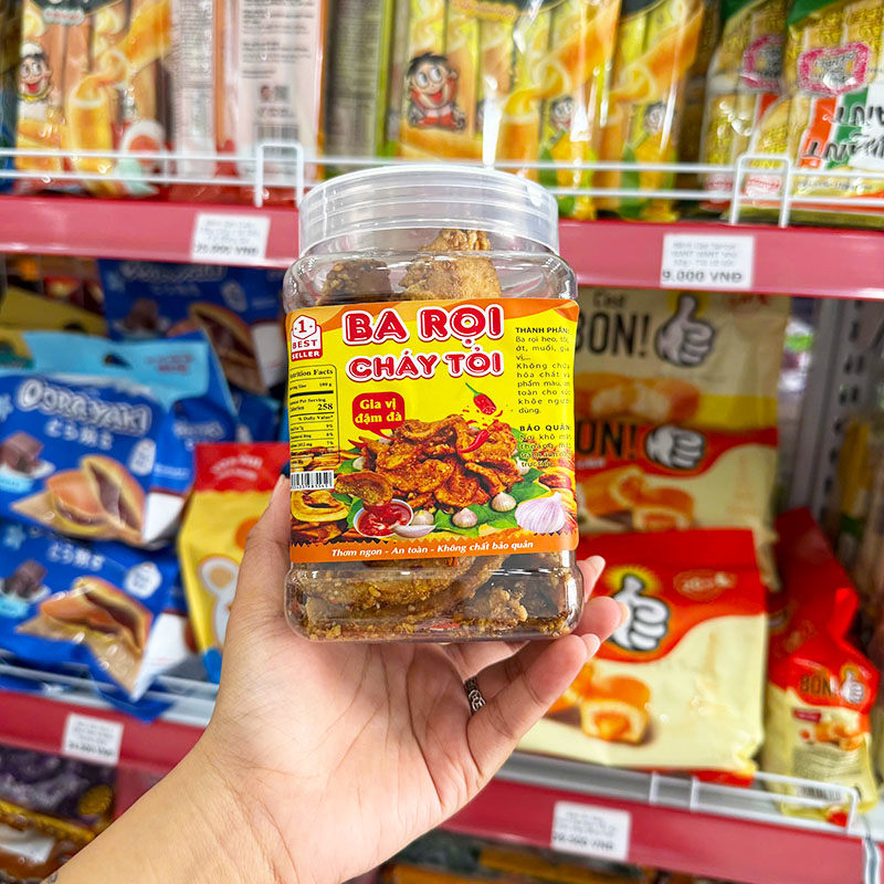Mặt trước hũ với nhãn vị gia vị đậm đà