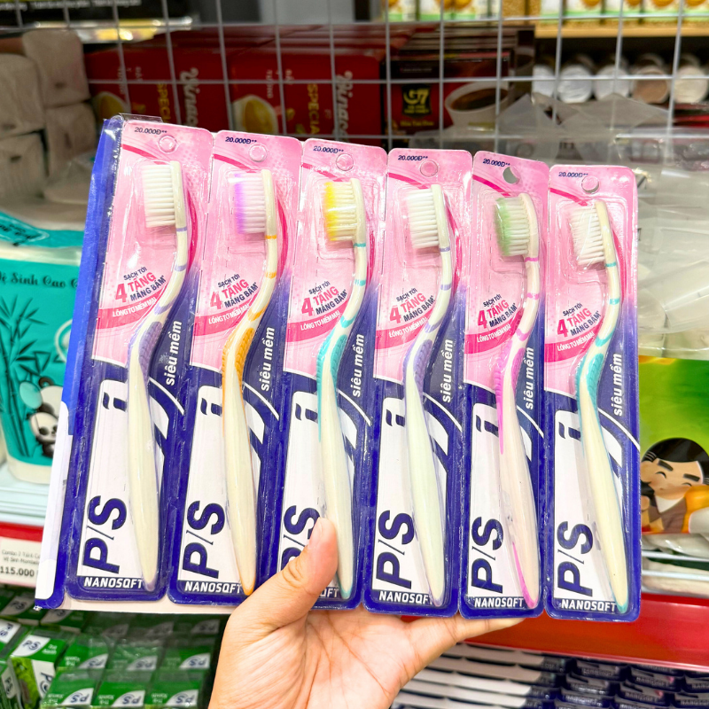 Mặt trước sản phẩm với thông tin dòng siêu mềm và thiết kế đầu chải