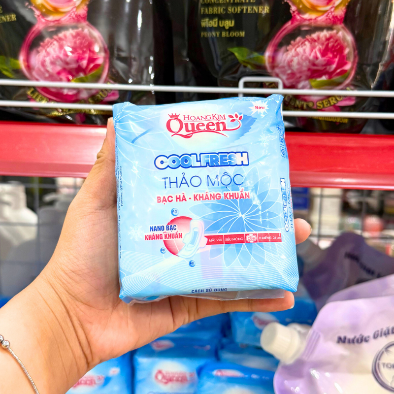Mặt trước gói băng với thông tin Coolfresh thảo mộc bạc hà – kháng khuẩn
