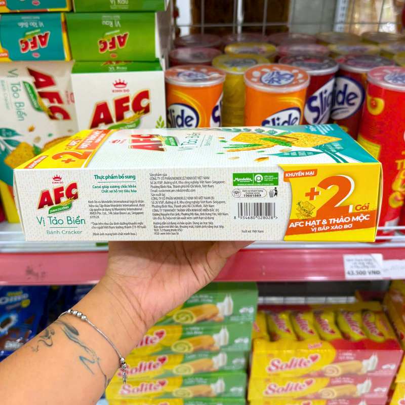 Mặt bên hộp sản phẩm với thông tin in trên bao bì
