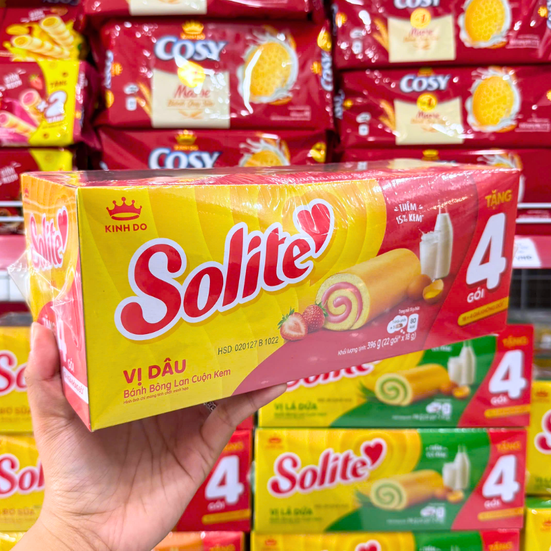 Bánh Bông Lan Cuộn Solite Vị Dâu Hộp Giấy Lớn 396g phù hợp để tham khảo khi chọn Solite