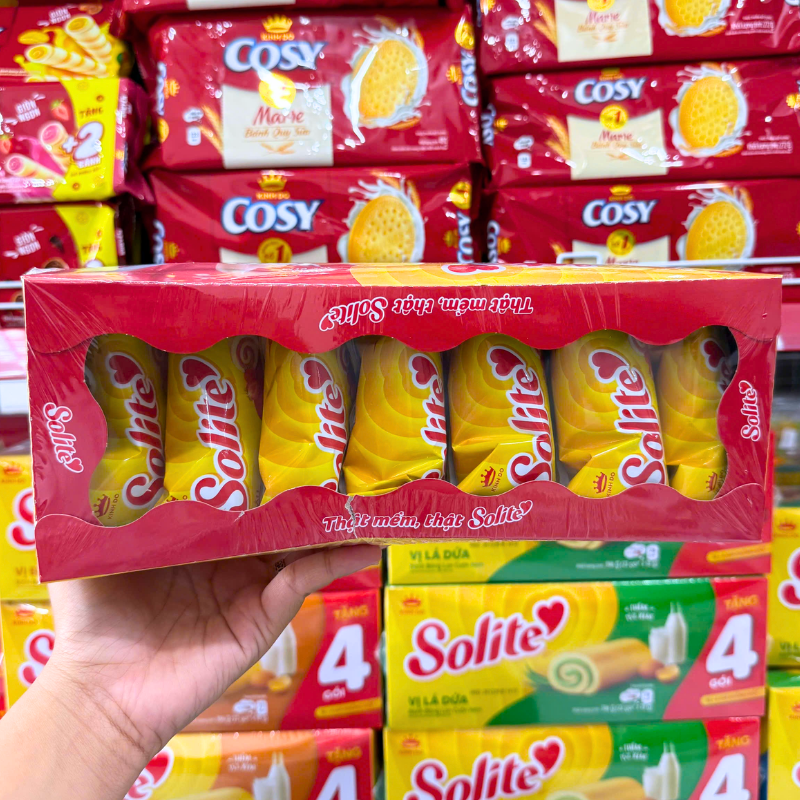 Bánh Bông Lan Cuộn Kem Solite Vị Dâu Hộp Giấy Lớn 396g