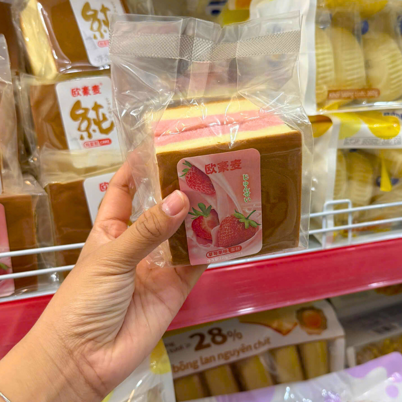 Bánh Bông Lan Gong Dâu 120g - 1 Cái