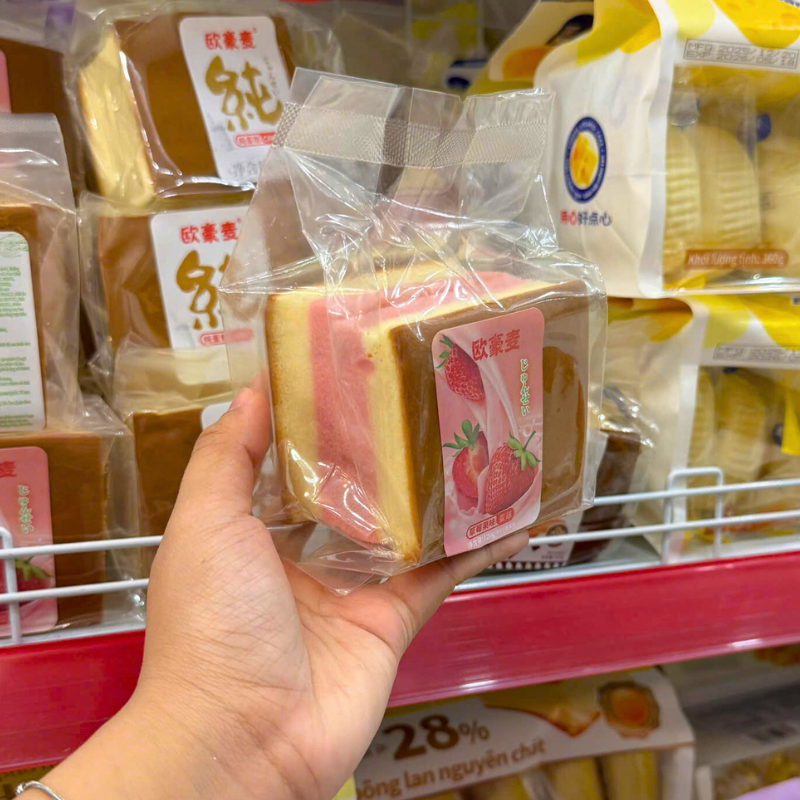 Bánh Bông Lan Gong Dâu 120g - 1 Cái