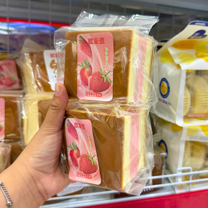 Hình ảnh Set 2 Bánh Bông Lan Gong Dâu 120g trong bộ sưu tập bánh bông lan gong