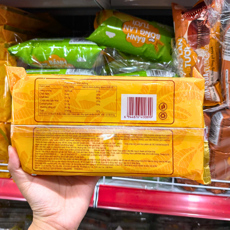 Bảng giá trị dinh dưỡng và mã vạch trên mặt sau