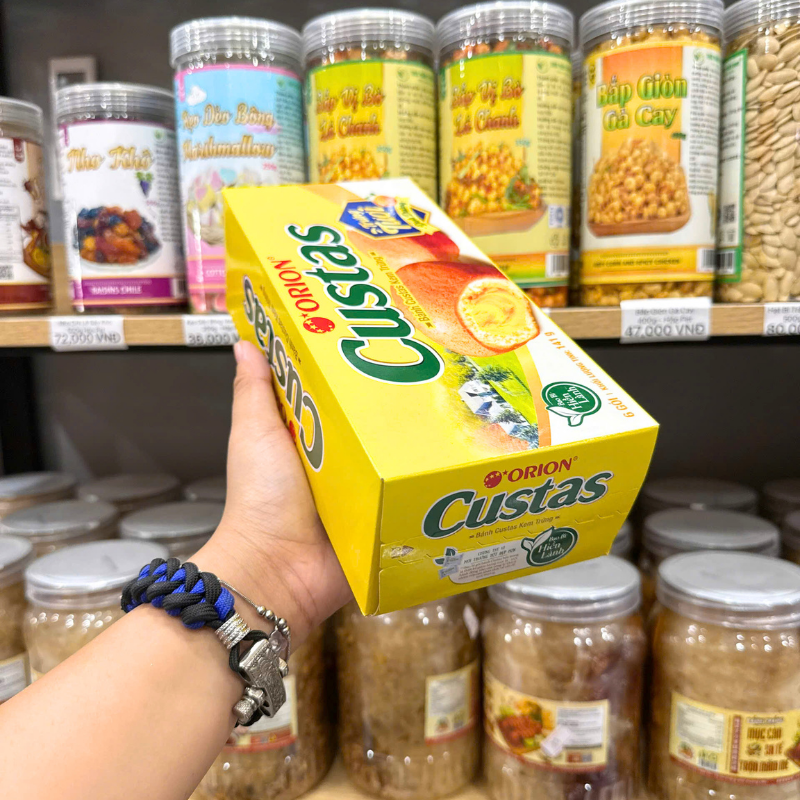 Hộp bánh dạng chữ nhật gọn, tiện mang theo