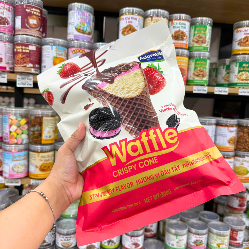 Bánh Ốc Quế Waffle Vị Dâu Tây Adorable 300g