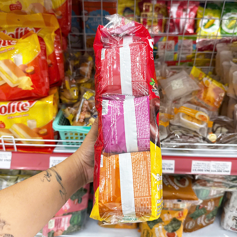 Bánh Donut Dowee 3 Vị Socola, Dâu, Socola Cam Gói 12 Cái 348g