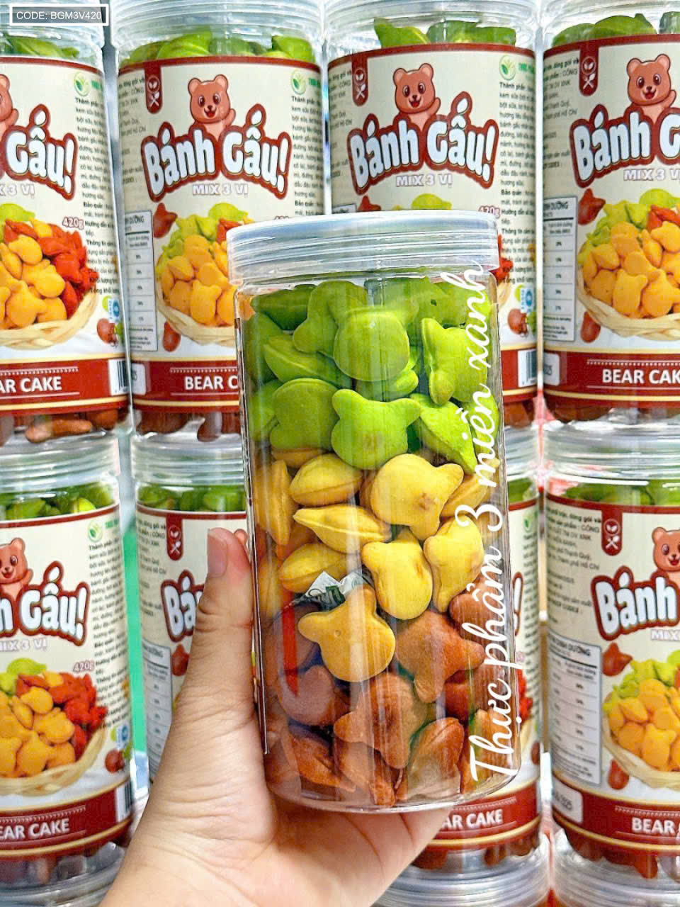 Hũ bánh trong suốt với 3 màu bánh xanh, vàng và nâu