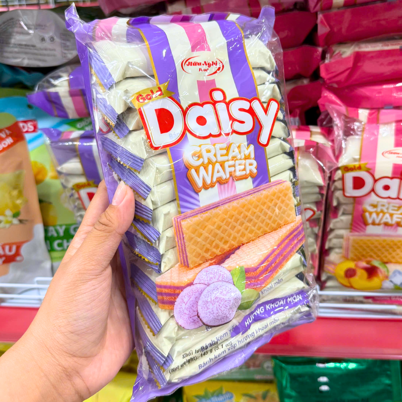 Mặt trước bao bì với hình ảnh bánh kem xốp hương khoai môn