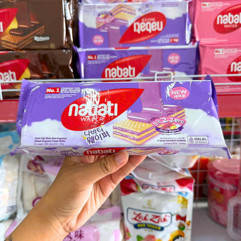 Mặt trước gói màu tím, thể hiện hương vị Goguma và khối lượng 110g