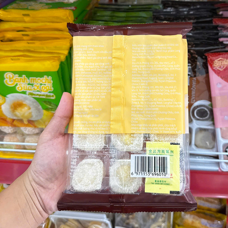 Mặt sau bao bì với thông tin sản phẩm và mã vạch