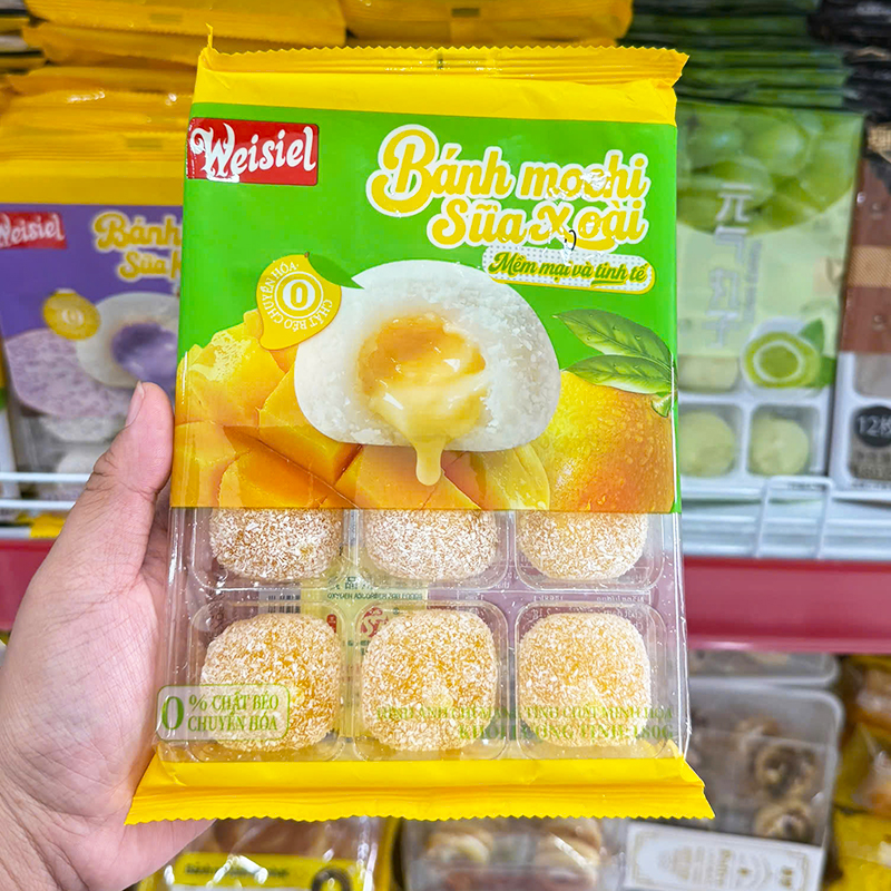 Mặt trước bao bì với hương vị sữa xoài và khay bánh bên trong
