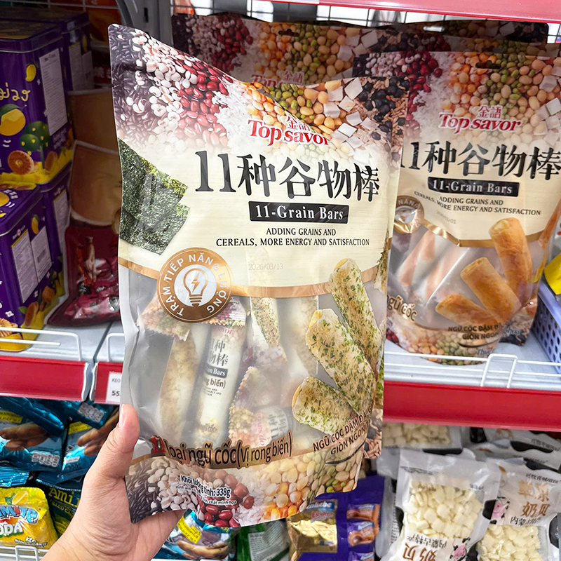 Mặt trước bao bì với tên sản phẩm và thanh bánh rong biển