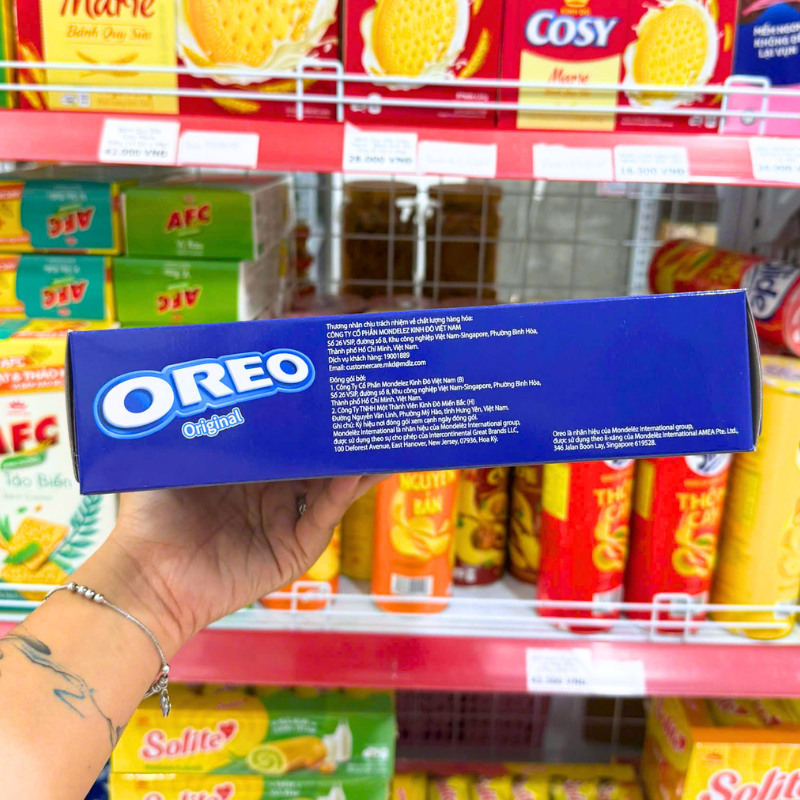 Cạnh hộp với nhận diện dòng Oreo Original