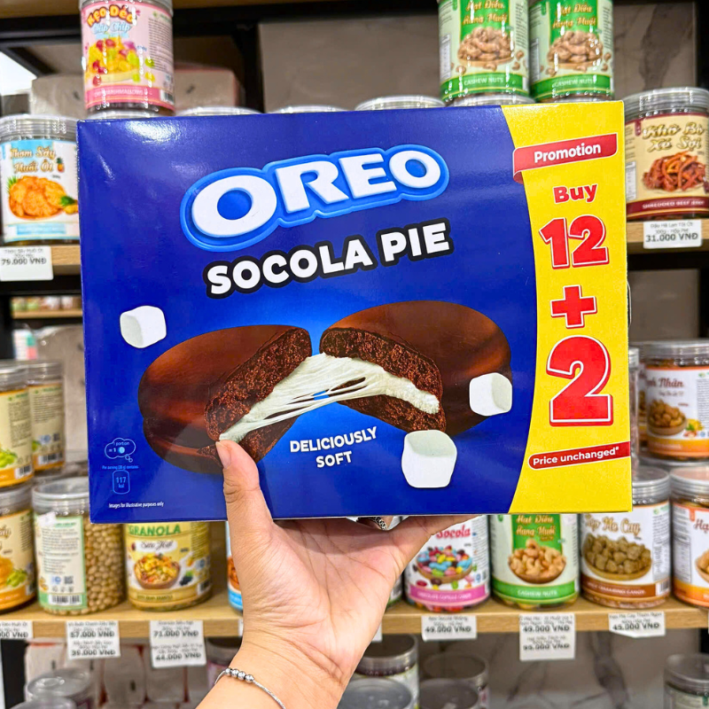 Khám phá Bánh Oreo Socola Pie Mềm Ngon Không Để Lại Vụn - Bánh Socola Pie Oreo Chocolate Pie Kinh Đô 392g (14 Gói x 28g) thuộc nhóm kinh đô