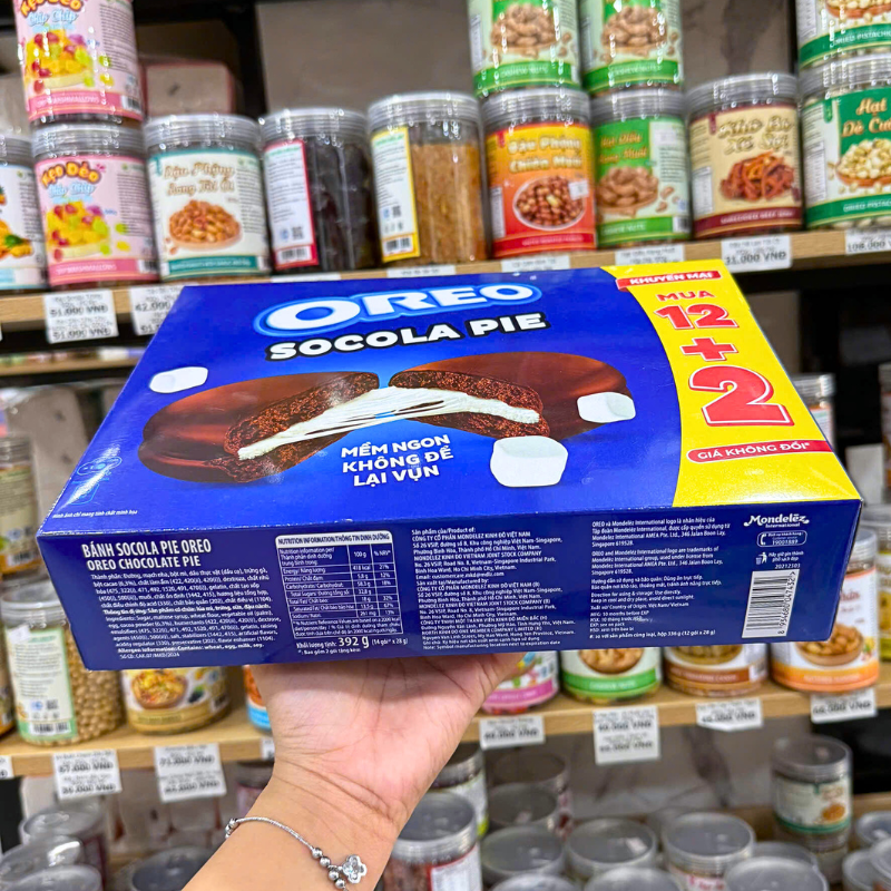 Góc chụp hộp bánh lớn, tiện dùng nhiều lần
