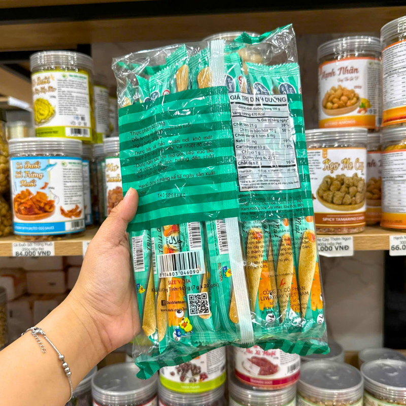 Thông tin hướng dẫn và bảng dinh dưỡng ở mặt sau