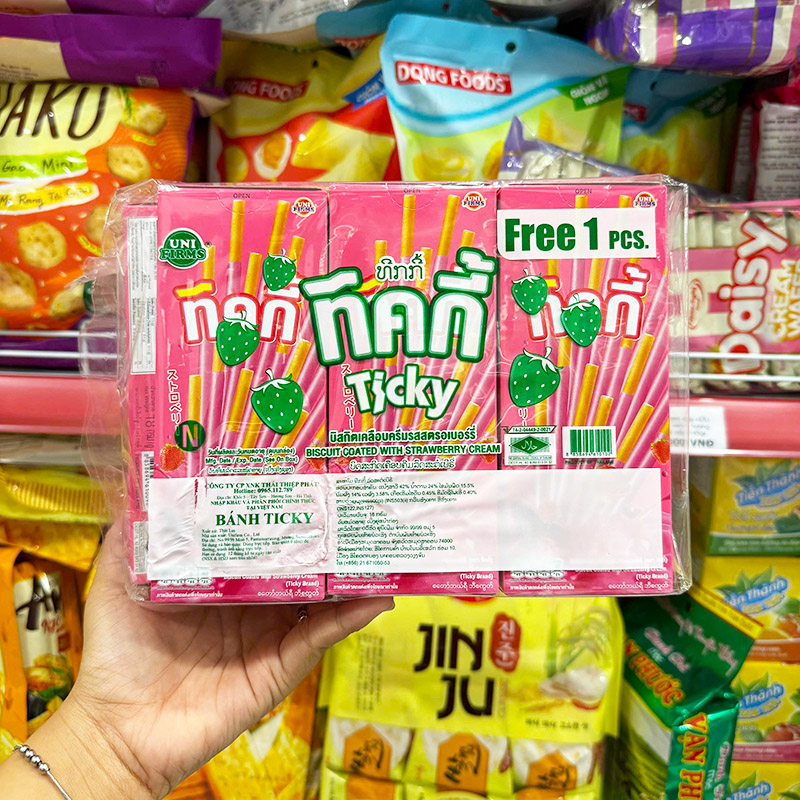 Mặt trước lốc bánh với bao bì màu hồng và quy cách tặng thêm 1 hộp