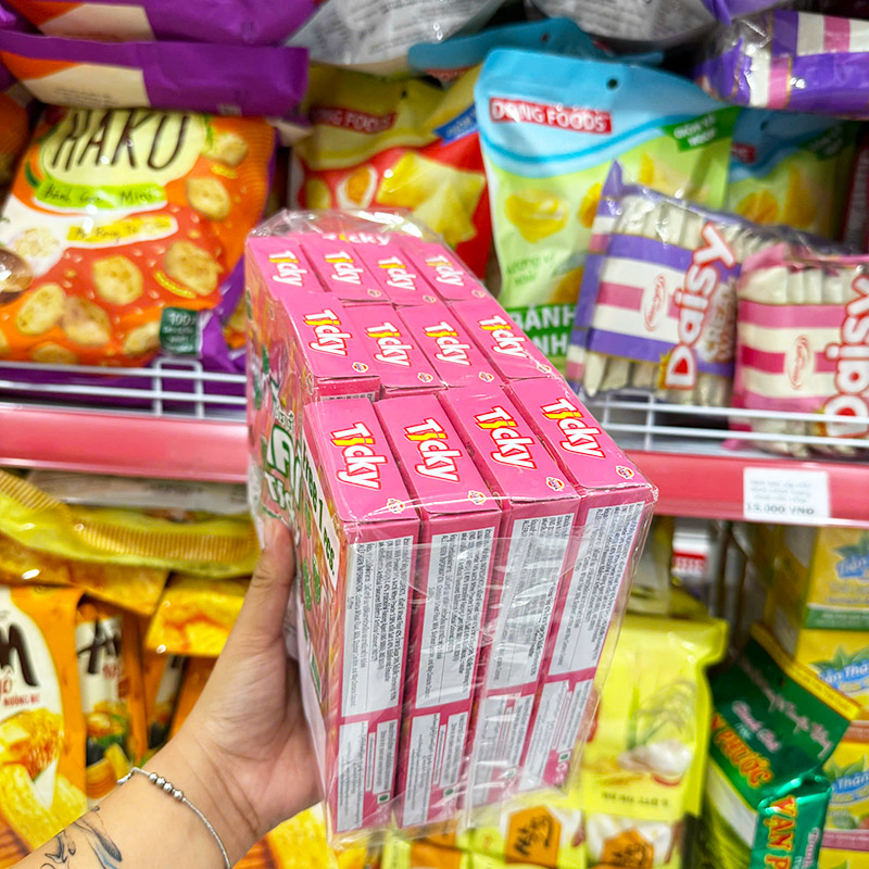 Cạnh hộp có phần thông tin in trên bao bì