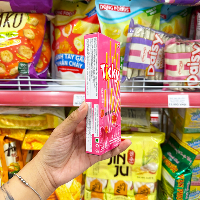 Mặt cạnh bao bì của sản phẩm với thông tin in trên hộp