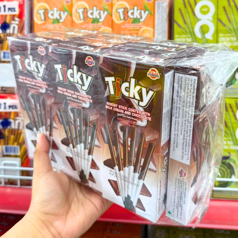 Bánh Que Đũa Phủ Socola Sữa Ticky Uni Firms Lốc 13 Hộp Màu Nâu