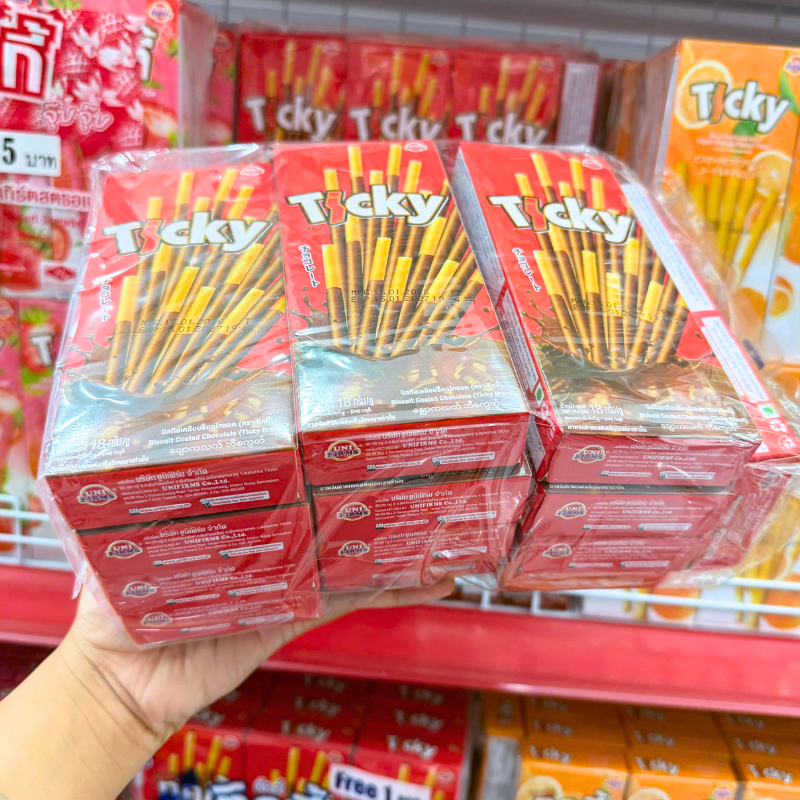 Bánh Que Đũa Phủ Socola Ticky Uni Firms Lốc 13 Hộp Màu Đỏ