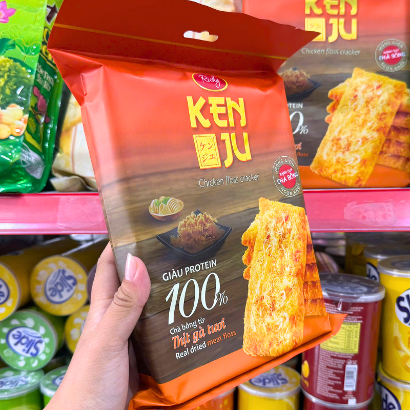 Gói bánh dạng túi treo, phù hợp mang theo dùng bữa nhẹ